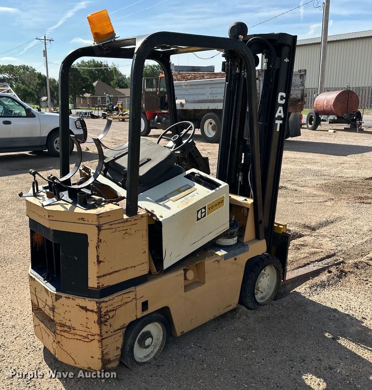 image for item OI9223 Caterpillar TC40D forklift