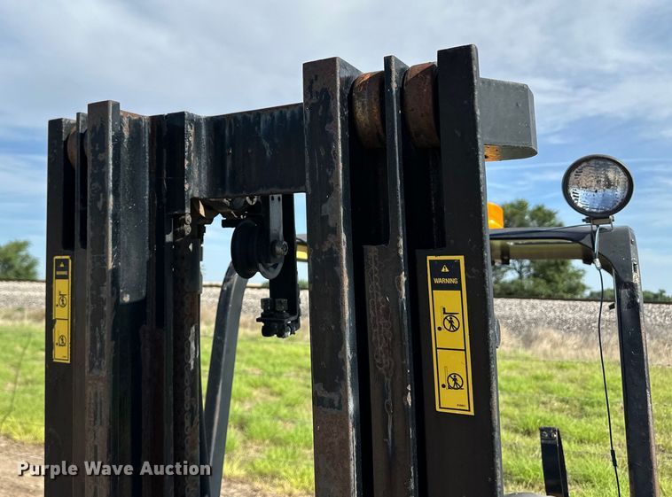 image for item OI9223 Caterpillar TC40D forklift