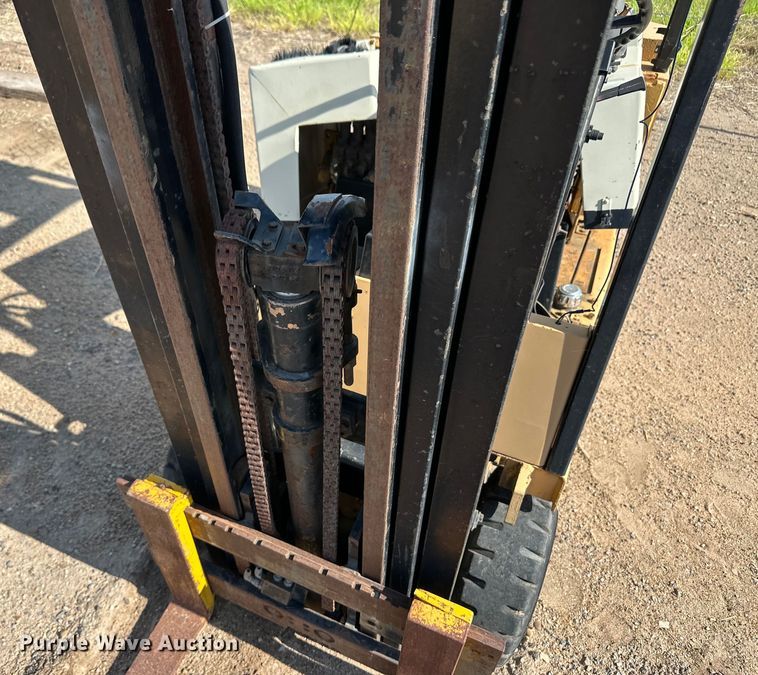 image for item OI9223 Caterpillar TC40D forklift