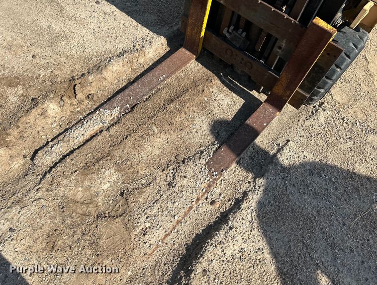 image for item OI9223 Caterpillar TC40D forklift