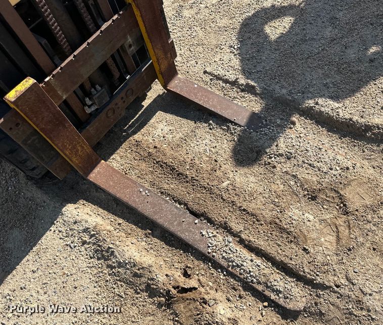 image for item OI9223 Caterpillar TC40D forklift