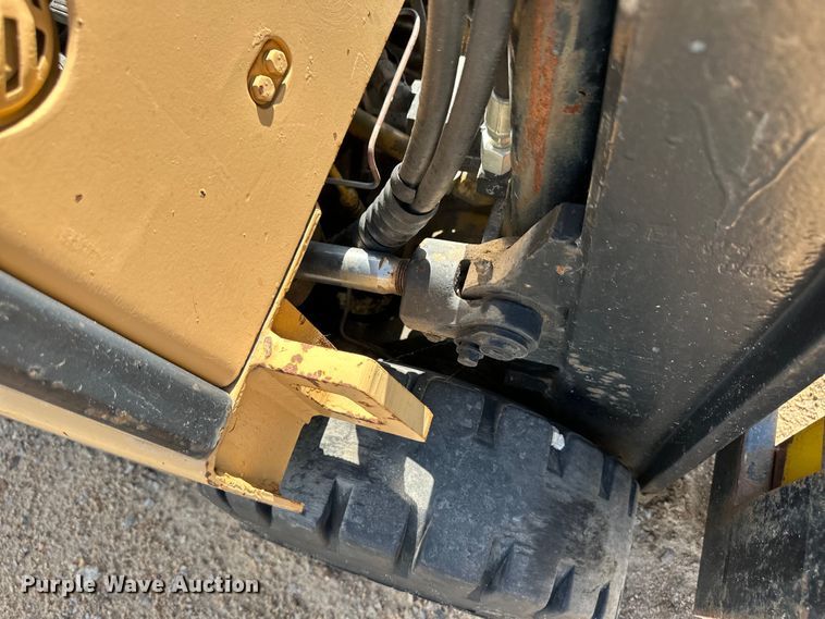 image for item OI9223 Caterpillar TC40D forklift