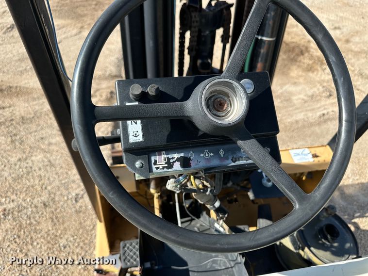 image for item OI9223 Caterpillar TC40D forklift