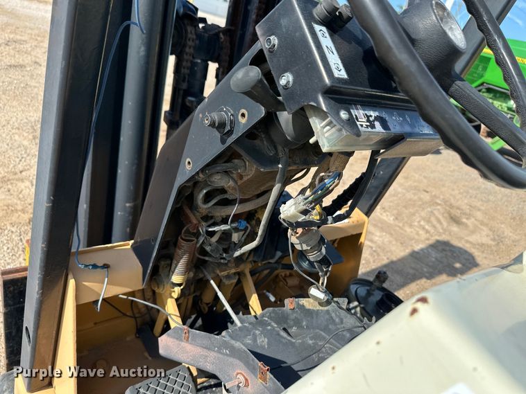 image for item OI9223 Caterpillar TC40D forklift