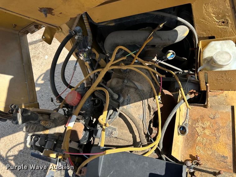 image for item OI9223 Caterpillar TC40D forklift