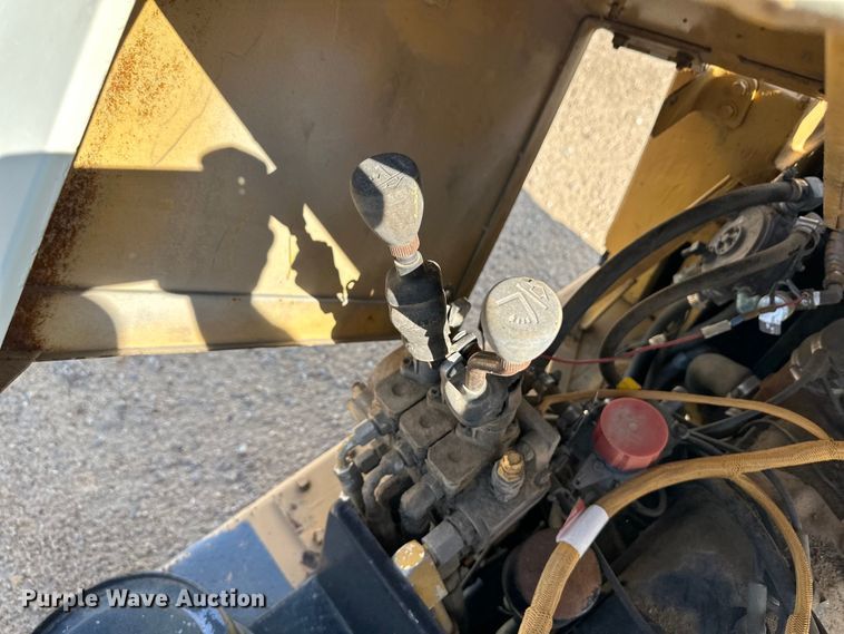 image for item OI9223 Caterpillar TC40D forklift