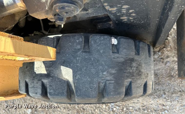 image for item OI9223 Caterpillar TC40D forklift