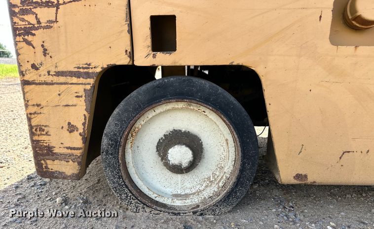 image for item OI9223 Caterpillar TC40D forklift