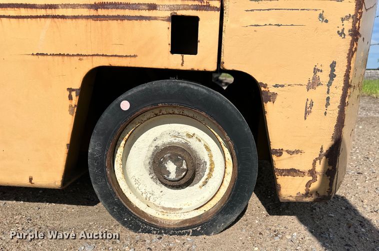 image for item OI9223 Caterpillar TC40D forklift