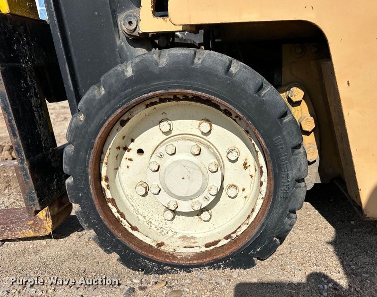 image for item OI9223 Caterpillar TC40D forklift