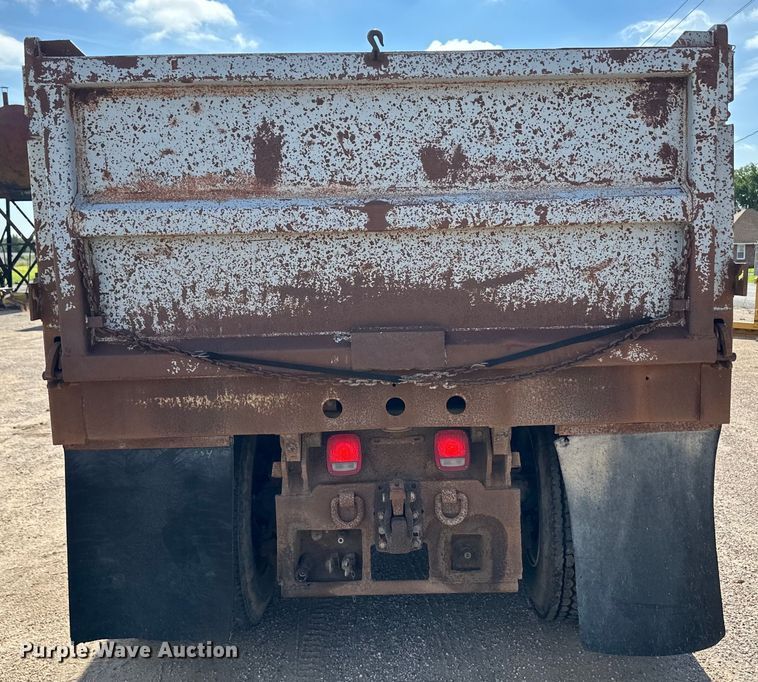 image for item OI9224 1985 Mack R686ST dump truck