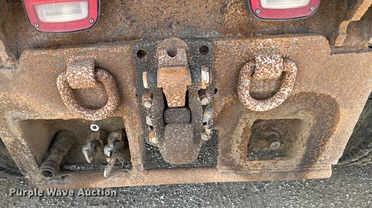 image for item OI9224 1985 Mack R686ST dump truck