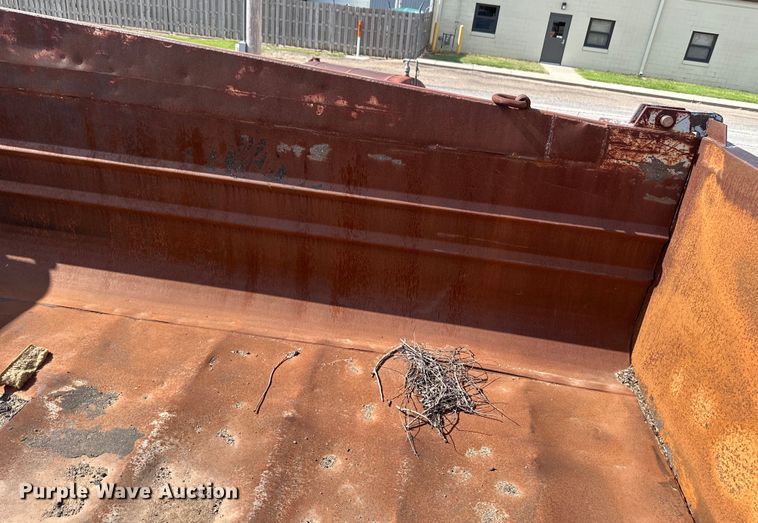 image for item OI9224 1985 Mack R686ST dump truck