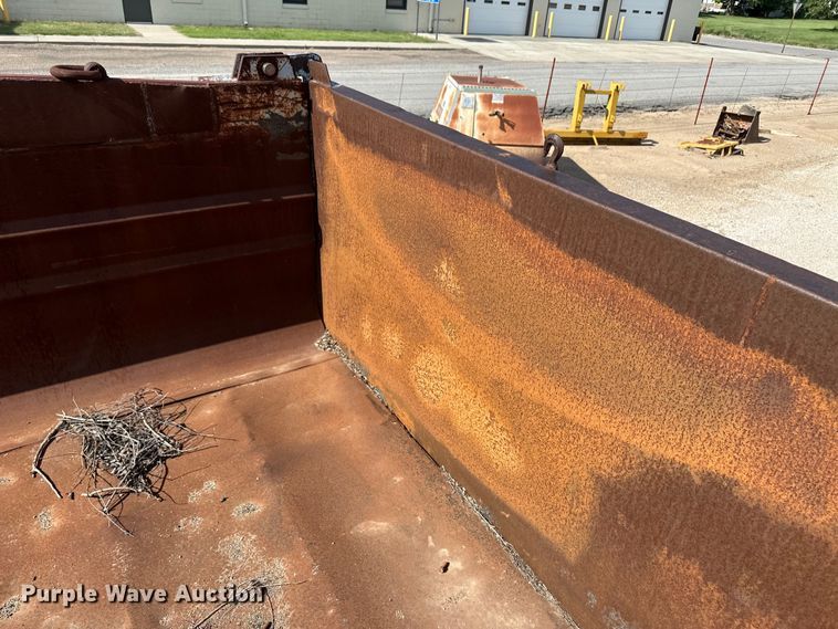 image for item OI9224 1985 Mack R686ST dump truck