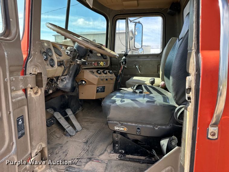 image for item OI9224 1985 Mack R686ST dump truck