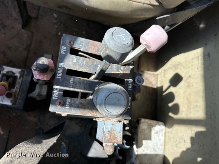 image for item OI9224 1985 Mack R686ST dump truck