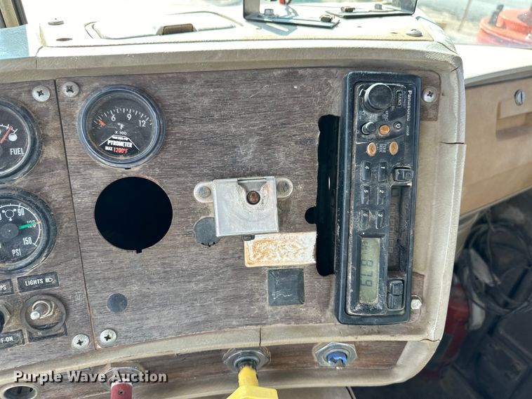 image for item OI9224 1985 Mack R686ST dump truck