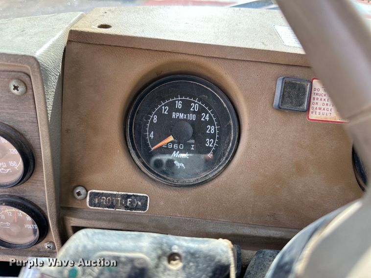 image for item OI9224 1985 Mack R686ST dump truck