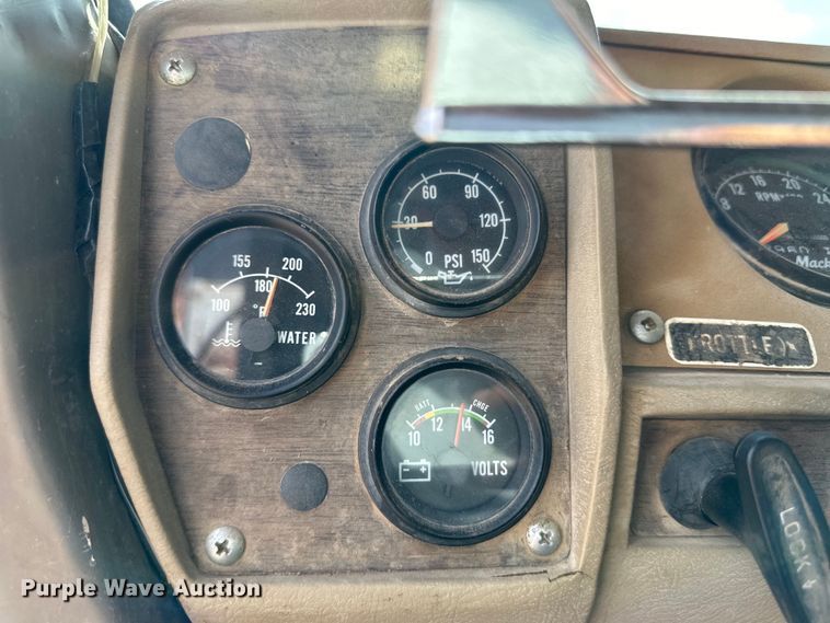 image for item OI9224 1985 Mack R686ST dump truck