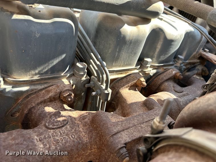 image for item OI9224 1985 Mack R686ST dump truck