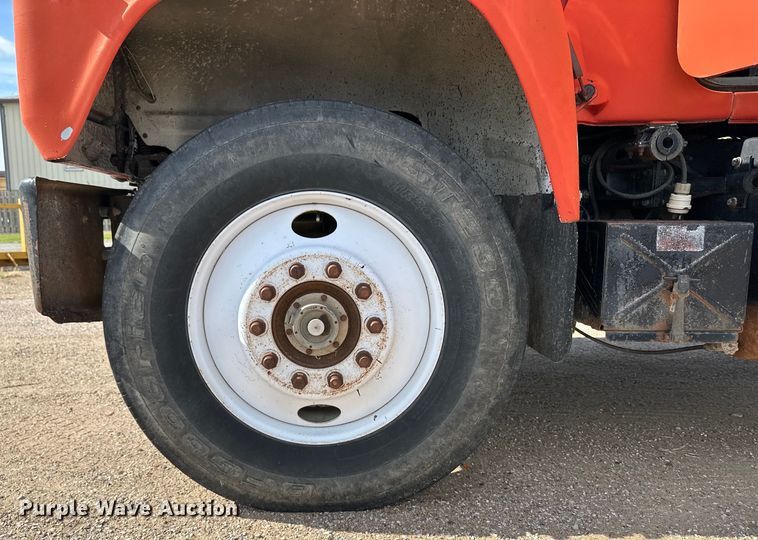 image for item OI9224 1985 Mack R686ST dump truck