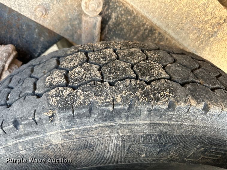 image for item OI9224 1985 Mack R686ST dump truck