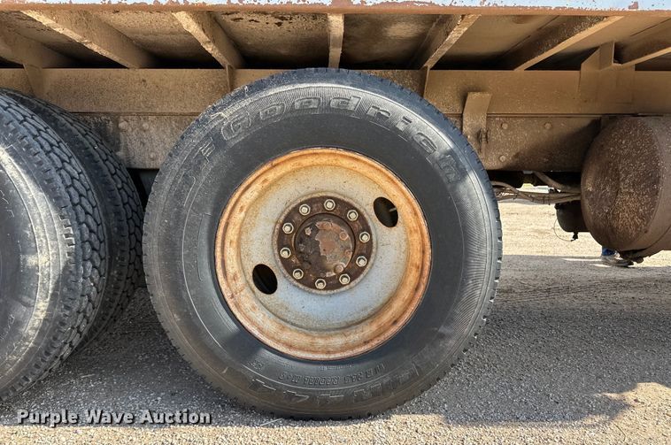 image for item OI9224 1985 Mack R686ST dump truck