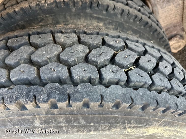 image for item OI9224 1985 Mack R686ST dump truck