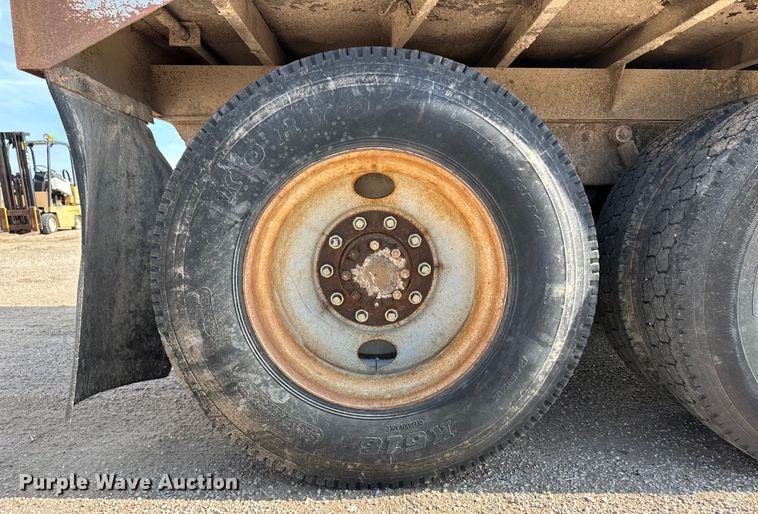 image for item OI9224 1985 Mack R686ST dump truck