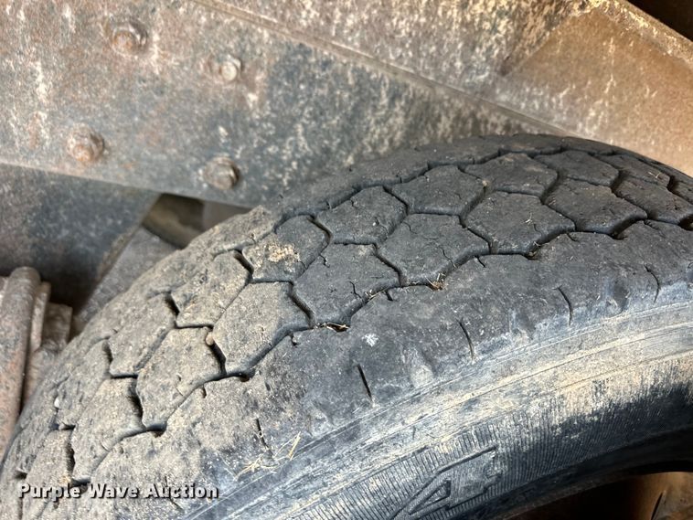 image for item OI9224 1985 Mack R686ST dump truck