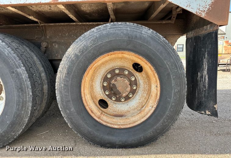 image for item OI9224 1985 Mack R686ST dump truck