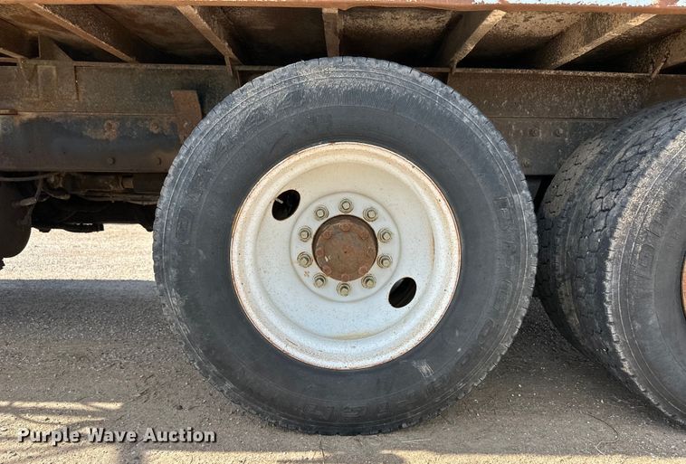 image for item OI9224 1985 Mack R686ST dump truck