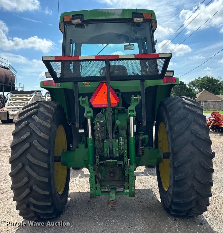 image for item OI9225 1993 John Deere 7600 tractor