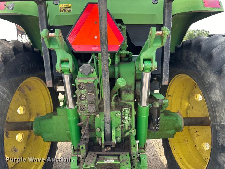 image for item OI9225 1993 John Deere 7600 tractor