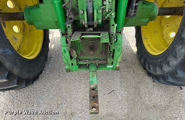 image for item OI9225 1993 John Deere 7600 tractor