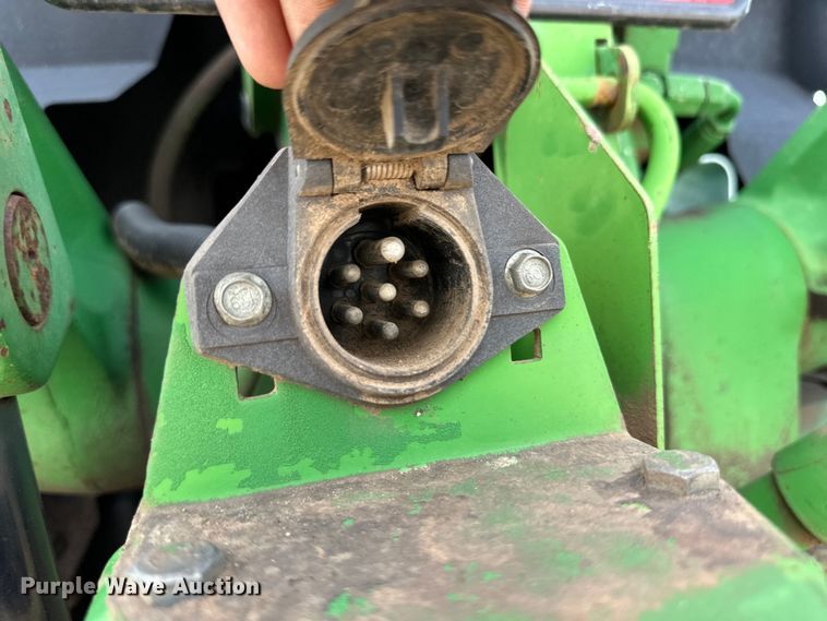 image for item OI9225 1993 John Deere 7600 tractor