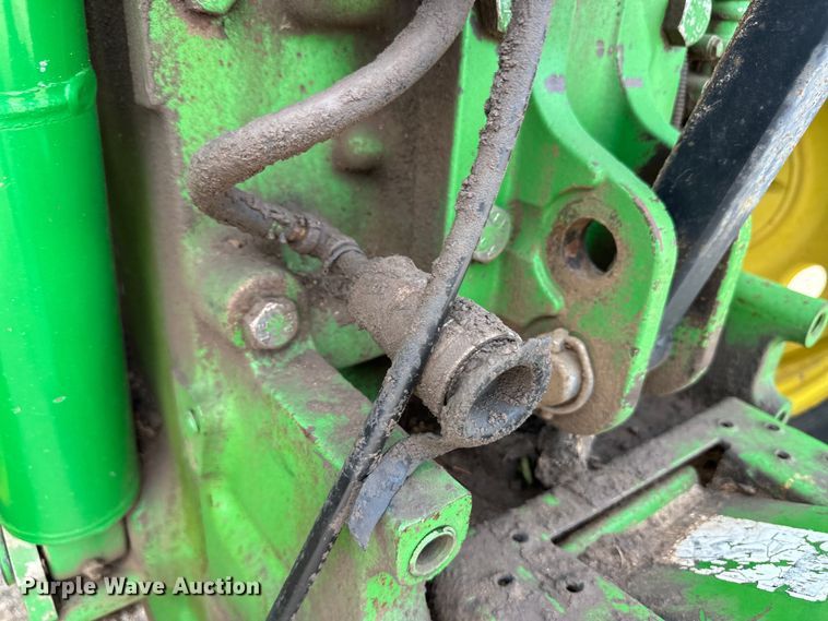 image for item OI9225 1993 John Deere 7600 tractor