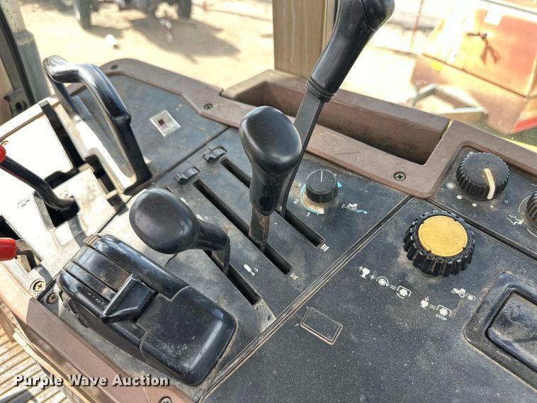 image for item OI9225 1993 John Deere 7600 tractor