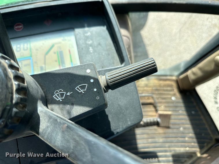 image for item OI9225 1993 John Deere 7600 tractor