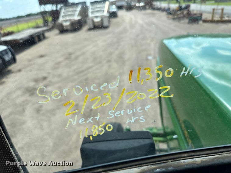 image for item OI9225 1993 John Deere 7600 tractor