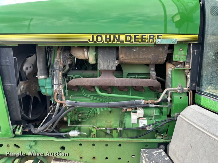 image for item OI9225 1993 John Deere 7600 tractor