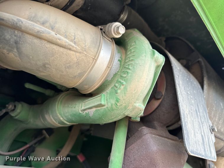 image for item OI9225 1993 John Deere 7600 tractor