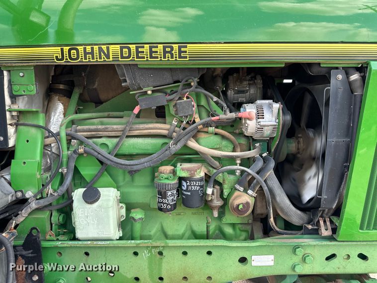 image for item OI9225 1993 John Deere 7600 tractor