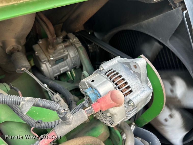 image for item OI9225 1993 John Deere 7600 tractor