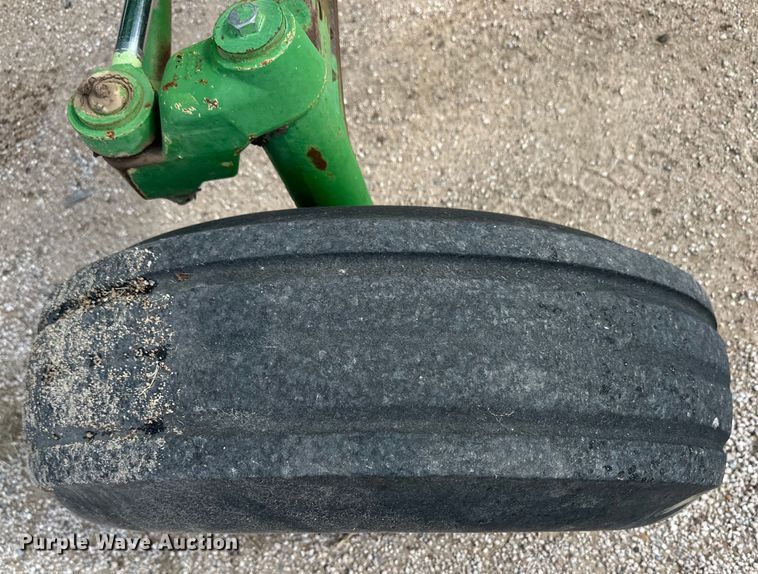 image for item OI9225 1993 John Deere 7600 tractor