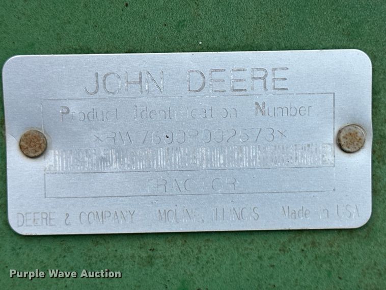 image for item OI9225 1993 John Deere 7600 tractor