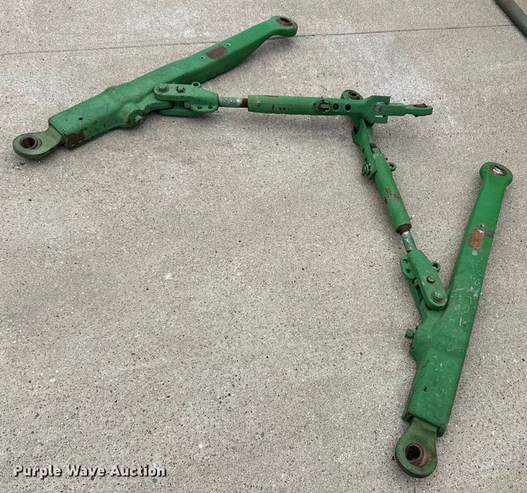 image for item OI9225 1993 John Deere 7600 tractor