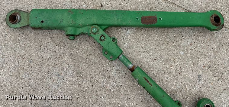 image for item OI9225 1993 John Deere 7600 tractor