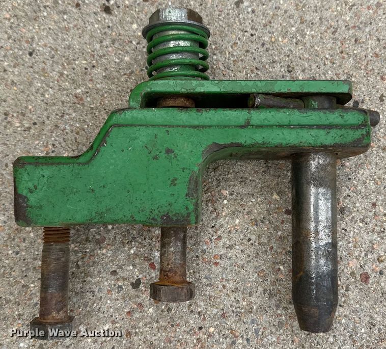 image for item OI9225 1993 John Deere 7600 tractor