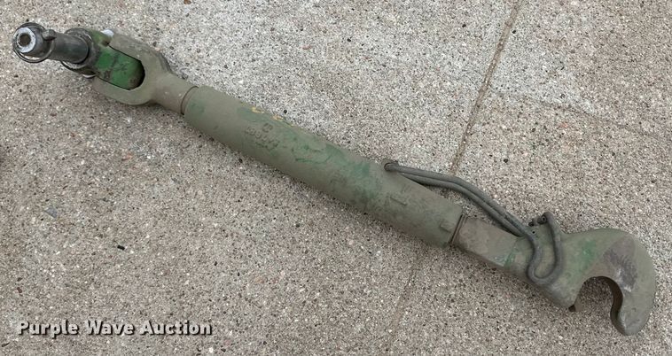 image for item OI9225 1993 John Deere 7600 tractor